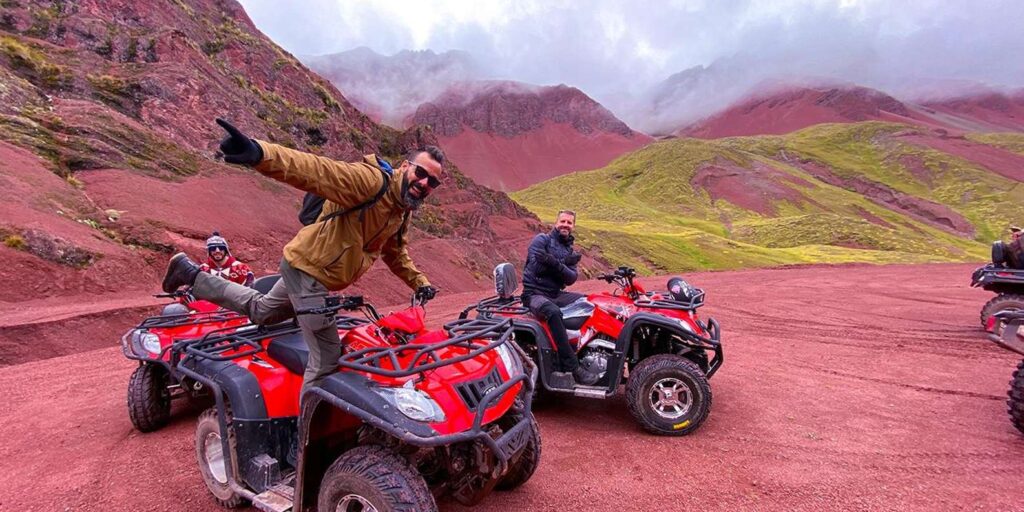 Excursión en Cuatrimoto por el Valle Rojo y Montaña Arcoíris